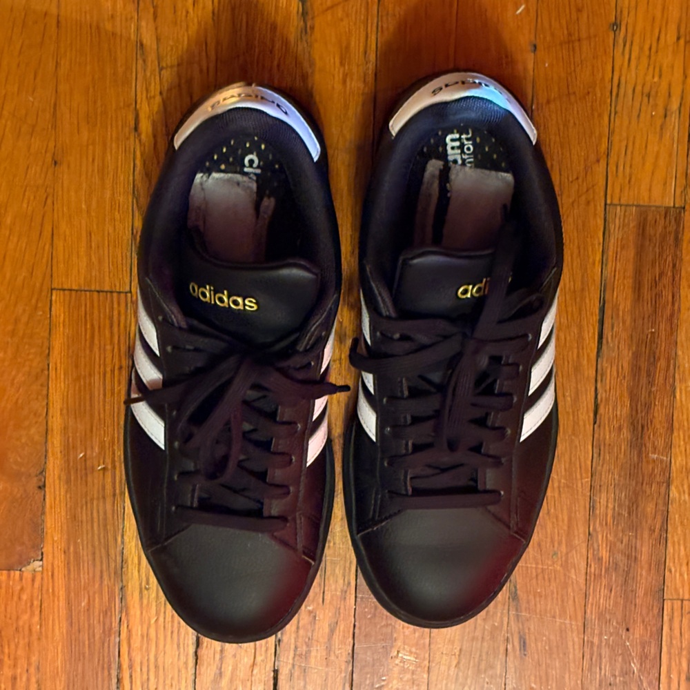 Adidas Women’s 7.5 black classic shoes